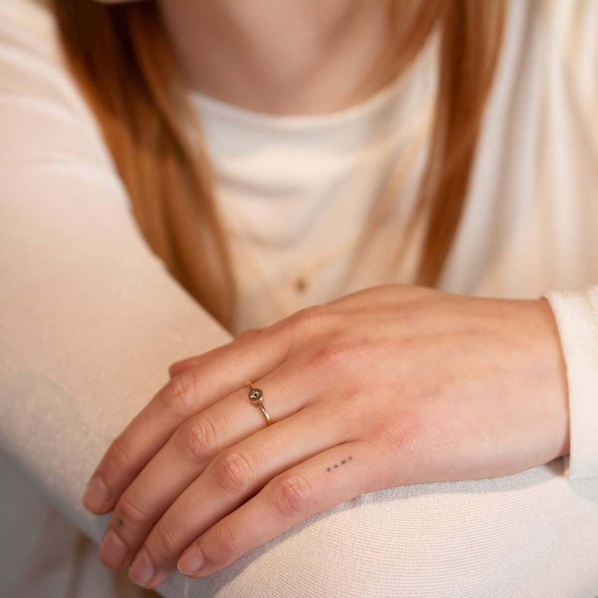 Reach For The Stars ring – 18k guld, svart diamant - Bild 3