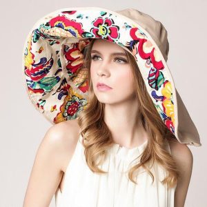 Vikbar sommarhatt med stor brätte