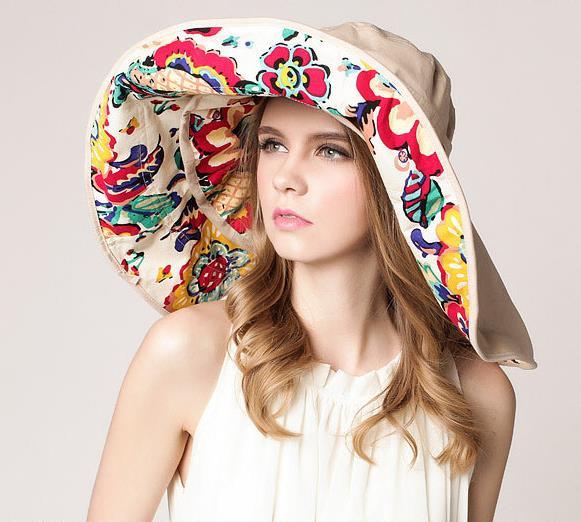 Vikbar sommarhatt med stor brätte