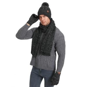 Set med stickad beanie, halsduk och handskar