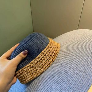 Stråhatt med stort brätte